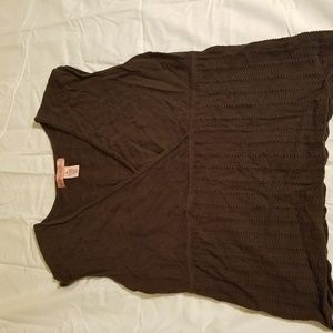 Sleeveless knit shirt